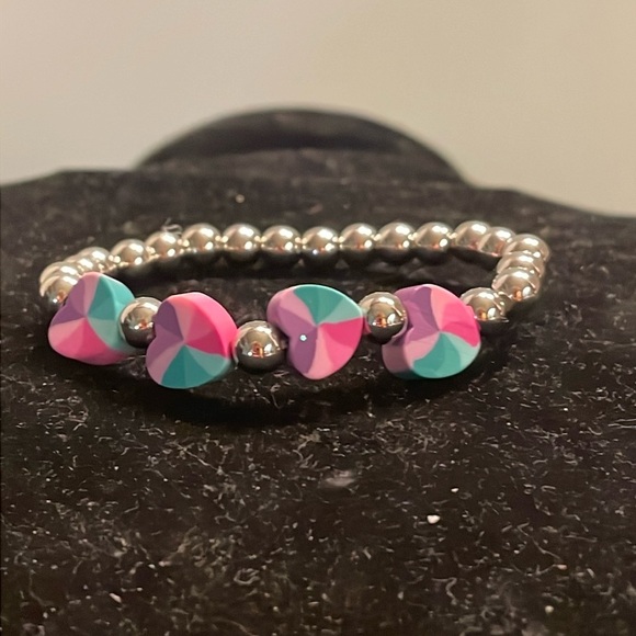 7” beaded stackable stretch bracelet with 23 silver beads & 4 heart shaped beads - Picture 1 of 13